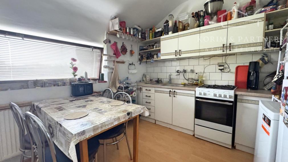 2 izbový byt s podnikateľským priestorom, Komárno