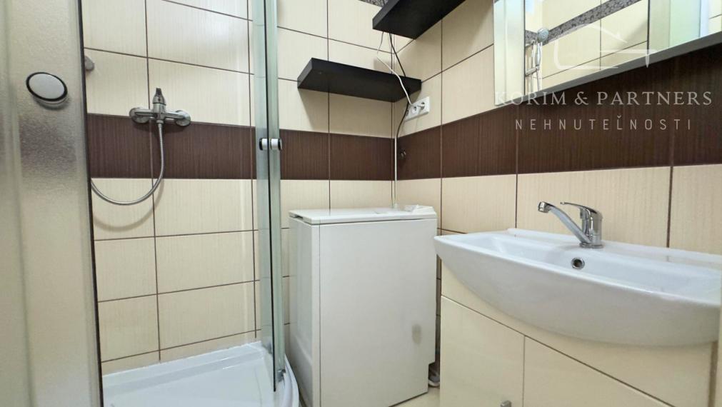 2 izbový byt na prenájom Železničná Komárno