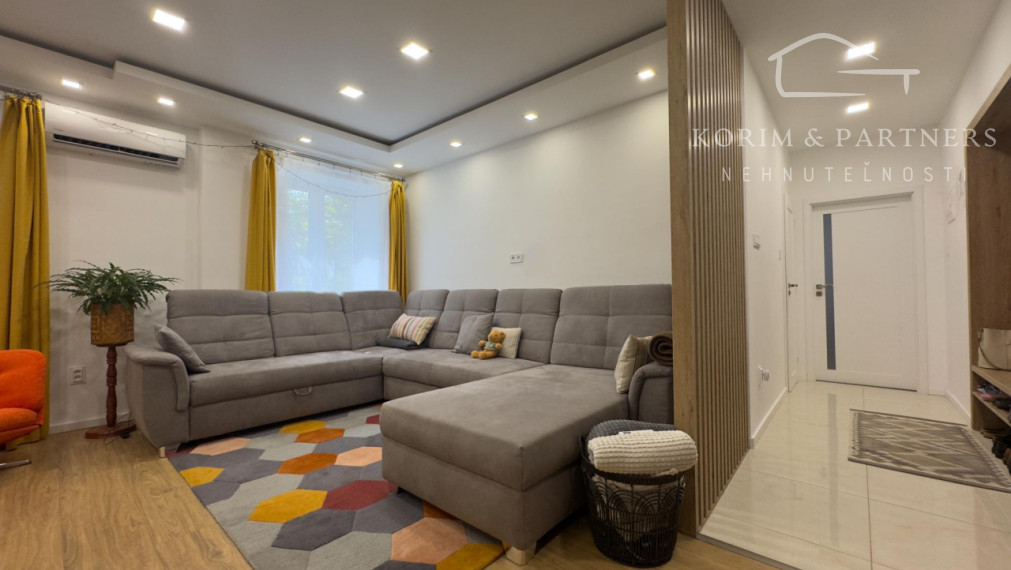 Veľkoplošný 3 izbový tehlový byt, Komárno