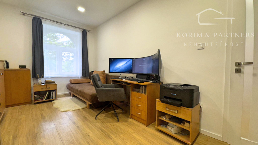 Veľkoplošný 3 izbový tehlový byt, Komárno