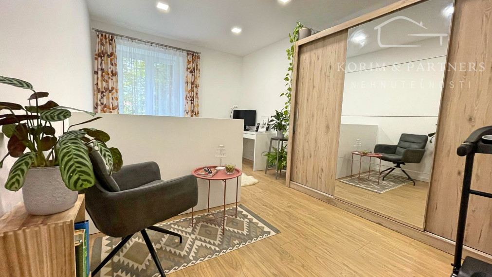 Veľkoplošný 3 izbový tehlový byt, Komárno