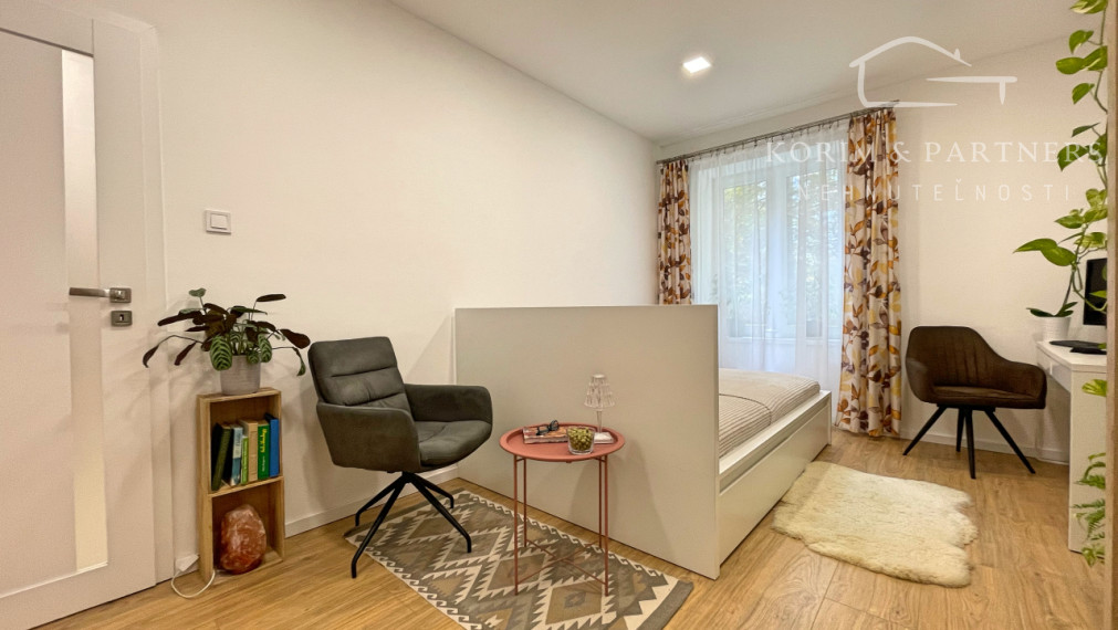 Veľkoplošný 3 izbový tehlový byt, Komárno