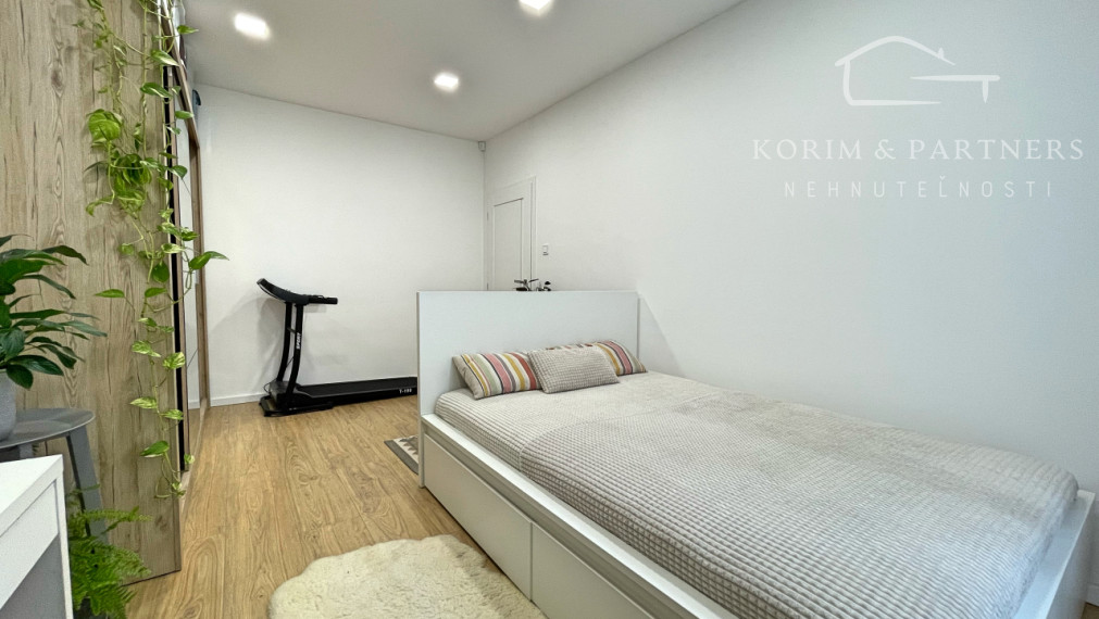 Veľkoplošný 3 izbový tehlový byt, Komárno