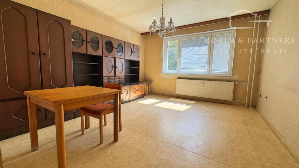 Veľký 1 izbový  byt (46 m2), Vn. Okružná, Komárno