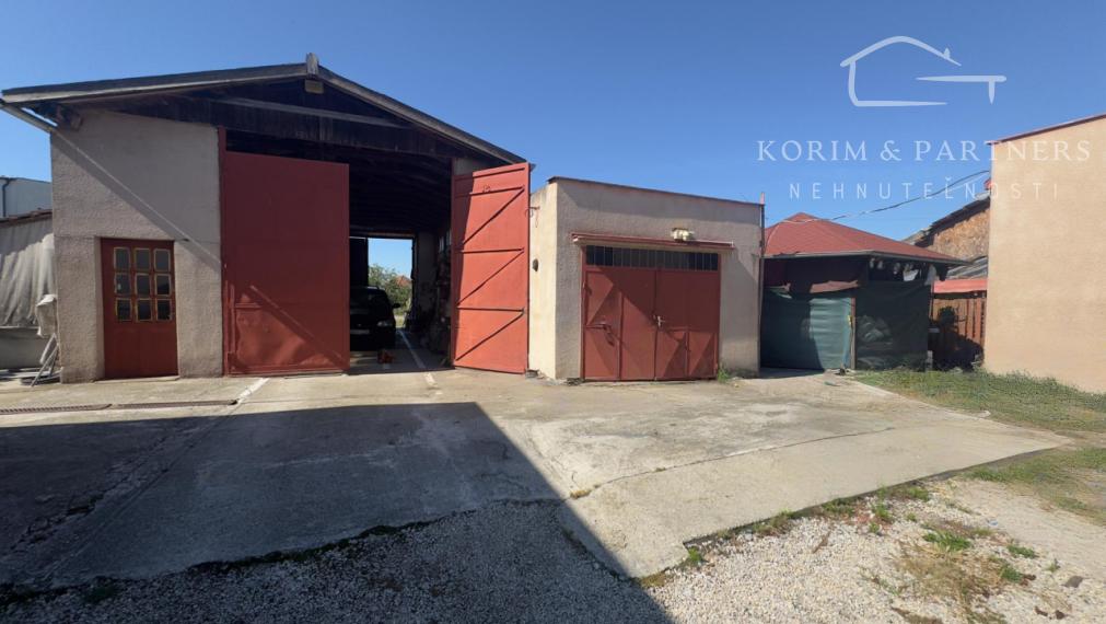 Jedinečný dom na extra veľkom pozemku Kolárovo