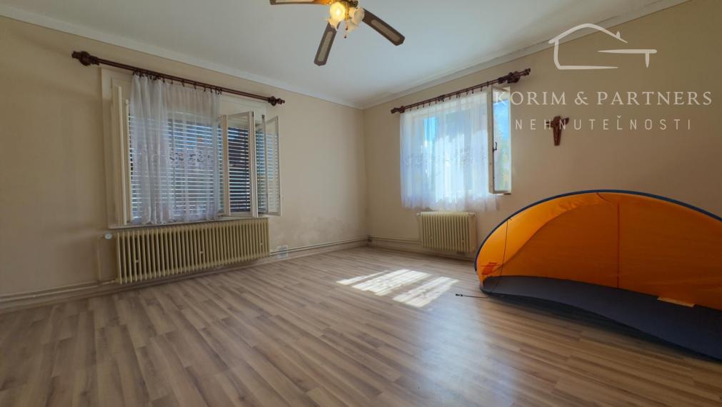 Jedinečný dom na extra veľkom pozemku Kolárovo