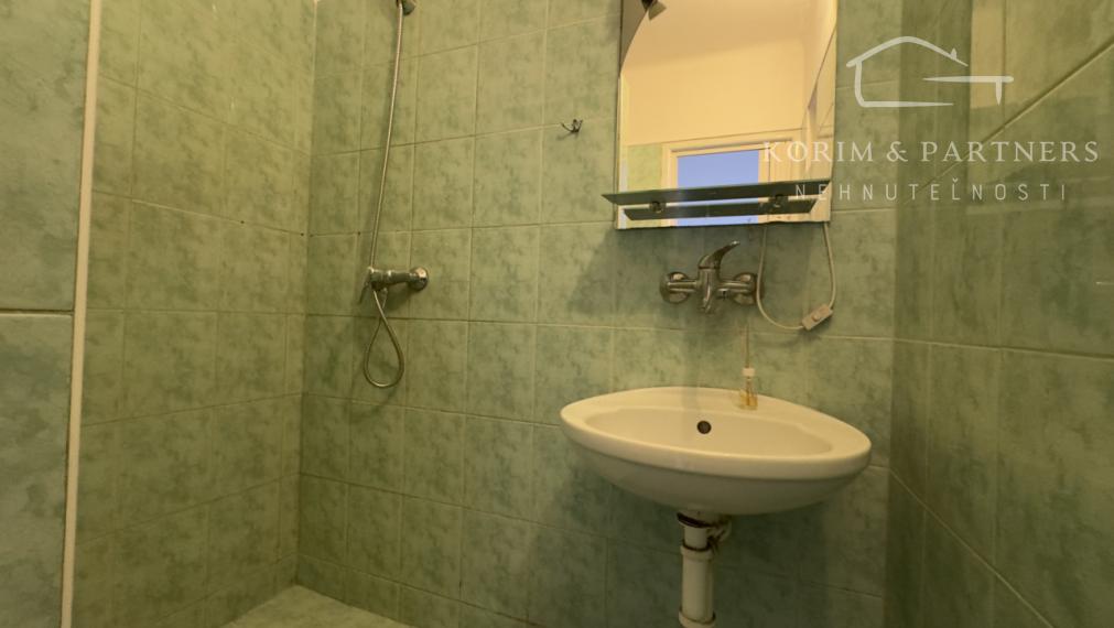 Tehlový 2 izbový byt na Zváračskej v Komárne