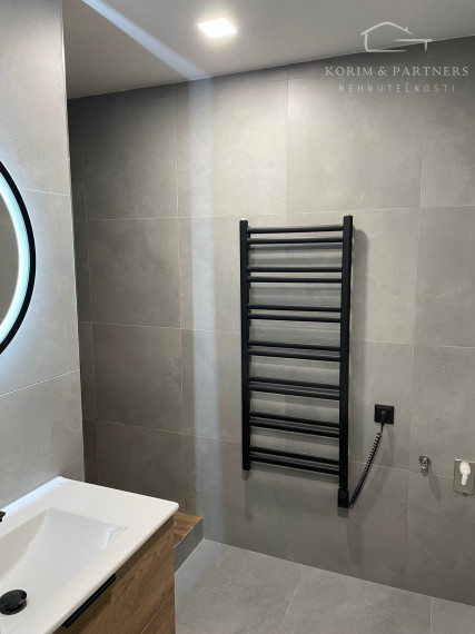 Elegantný, novučičký 3 izbový byt v tichej ulici v Komárne