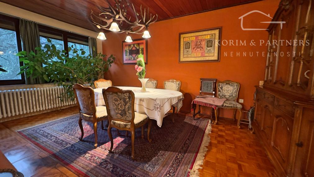 Atypický, priestranný rodinný dom v tichej časti Komárna