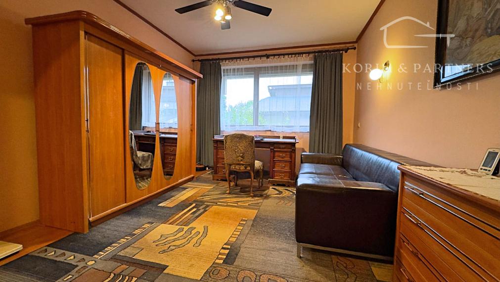 Atypický, priestranný rodinný dom v tichej časti Komárna