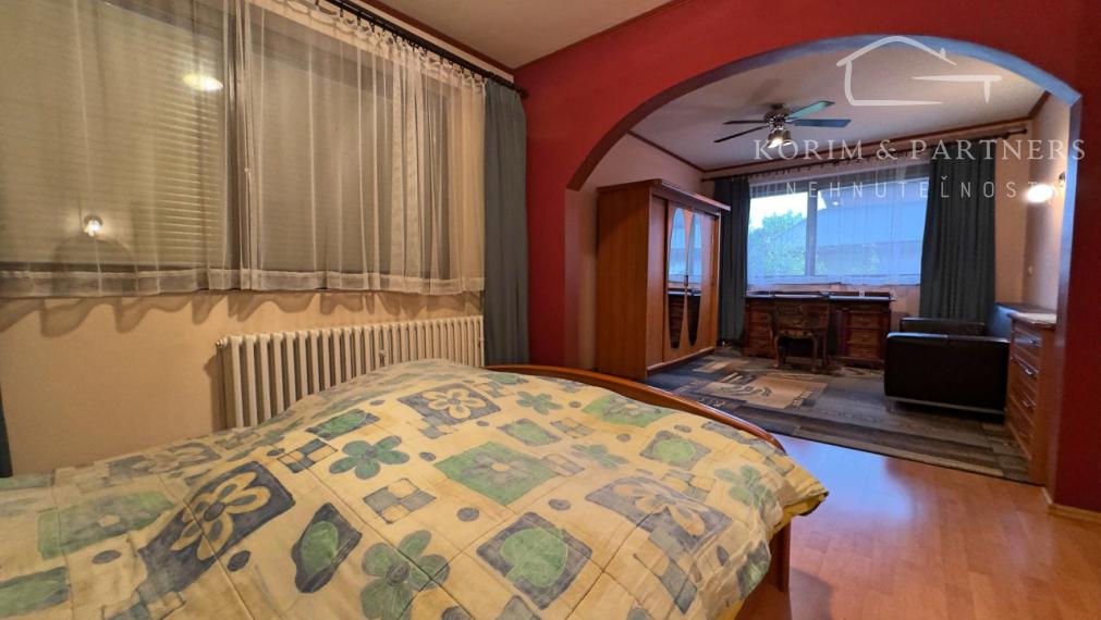 Atypický, priestranný rodinný dom v tichej časti Komárna