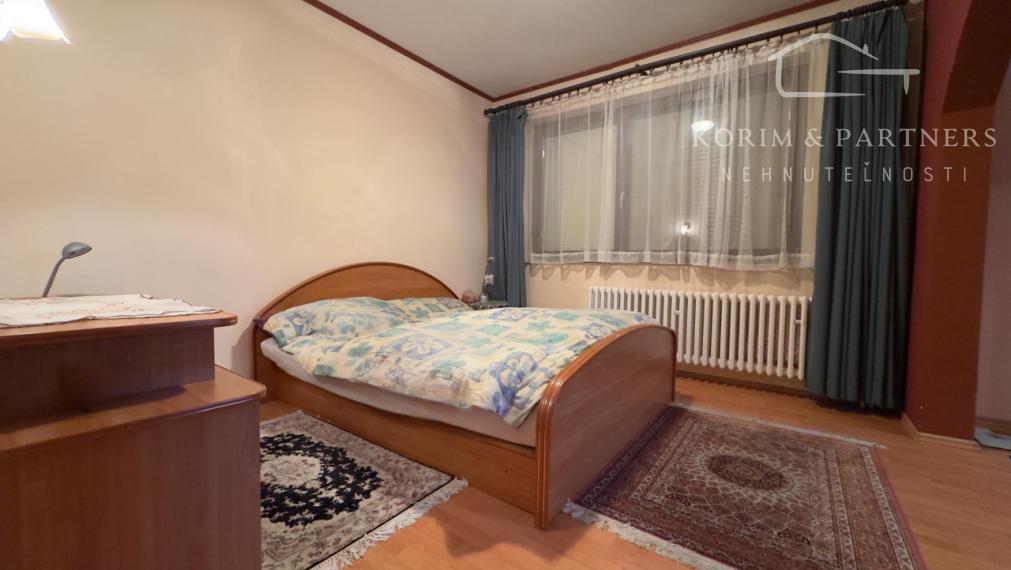 Atypický, priestranný rodinný dom v tichej časti Komárna