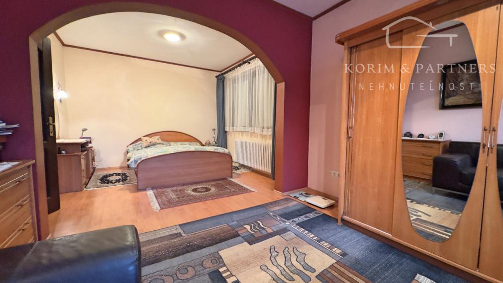 Atypický, priestranný rodinný dom v tichej časti Komárna