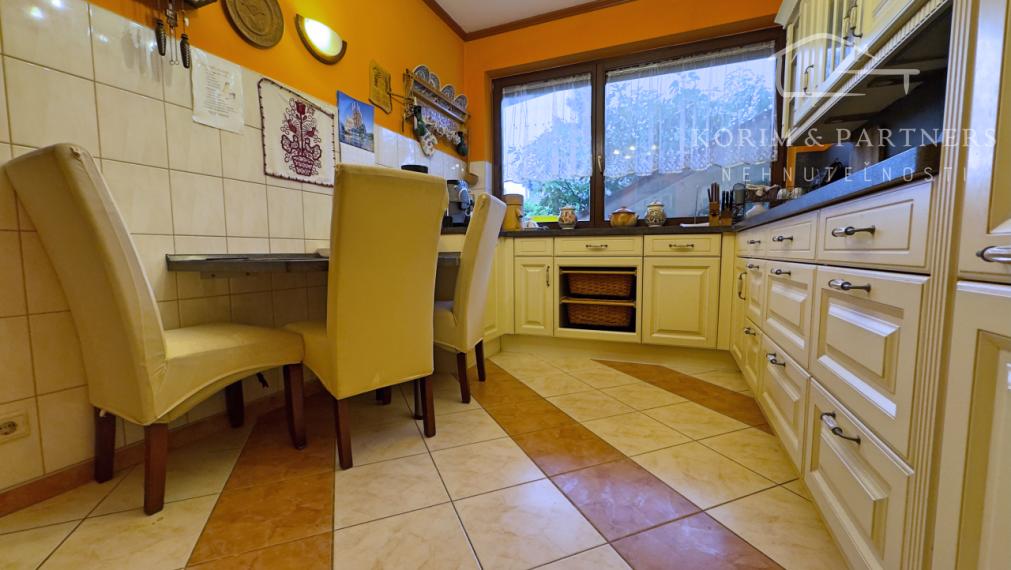 Atypický, priestranný rodinný dom v tichej časti Komárna