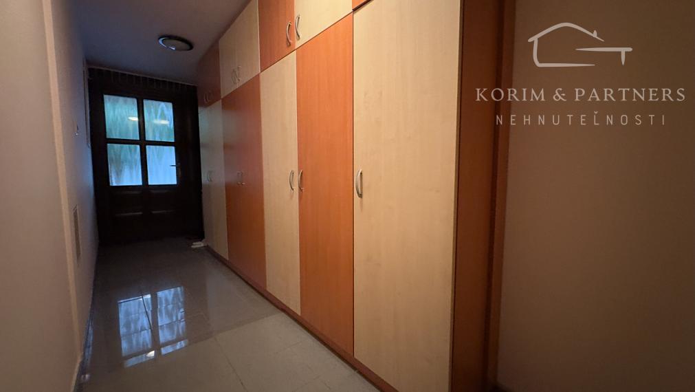 Atypický, priestranný rodinný dom v tichej časti Komárna