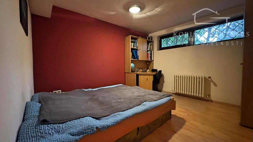 Atypický, priestranný rodinný dom v tichej časti Komárna