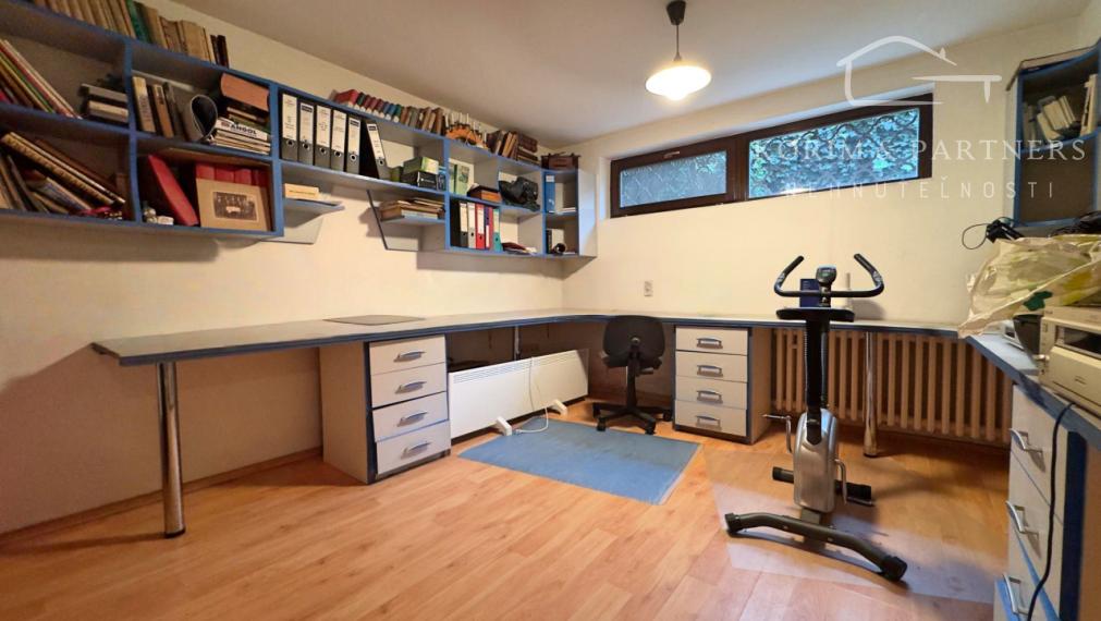 Atypický, priestranný rodinný dom v tichej časti Komárna