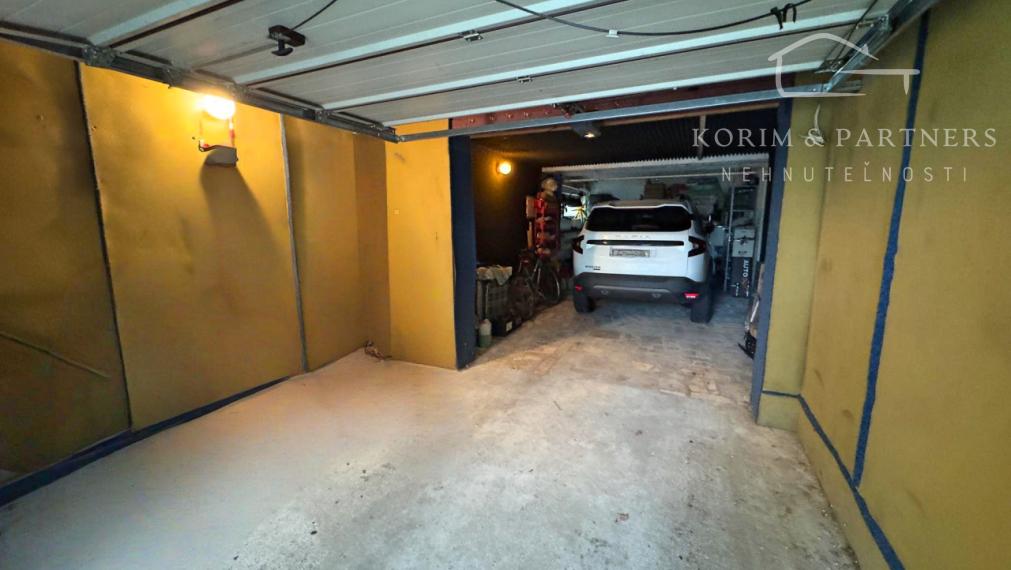 Atypický, priestranný rodinný dom v tichej časti Komárna