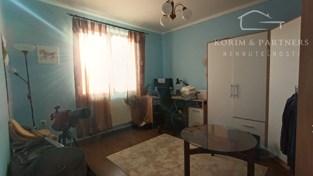 Bungalov so zimnou záhradou a garážou, Bajč