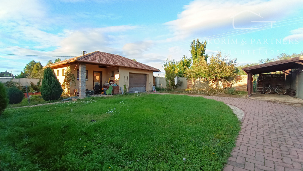 Bungalov so zimnou záhradou a garážou, Bajč