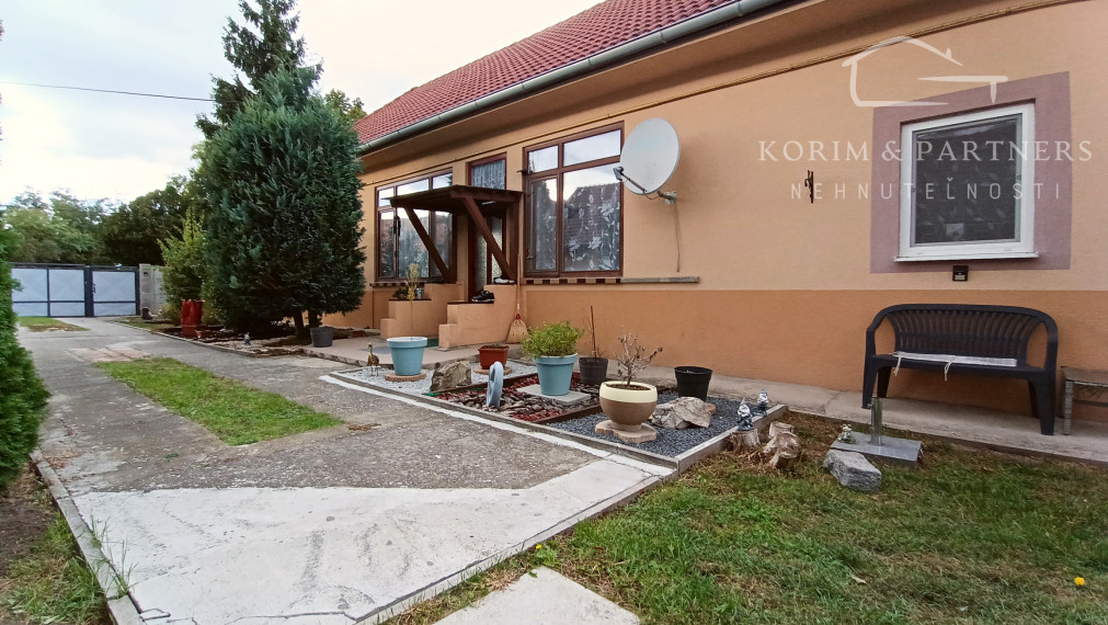 Rodinný dom so záhradou pri jazere, Zelený Háj, Hurbanovo