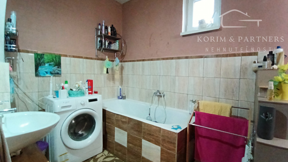 Rodinný dom so záhradou pri jazere, Zelený Háj, Hurbanovo