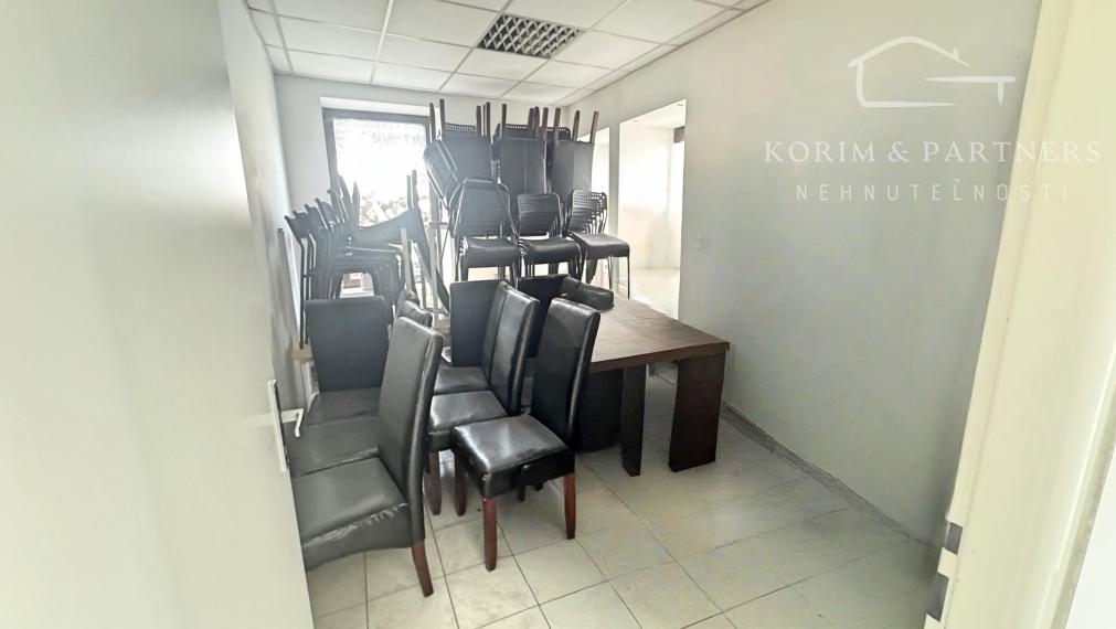 Na prenájom - administratívne priestory Nova Stráž