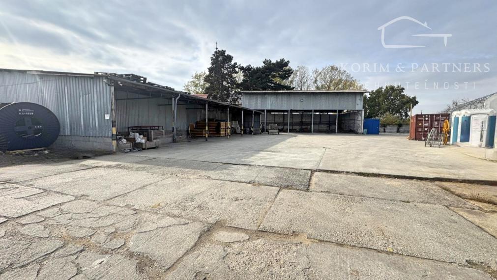 Predajný areál s množstvom skladových priestorov -  Nova Stráž