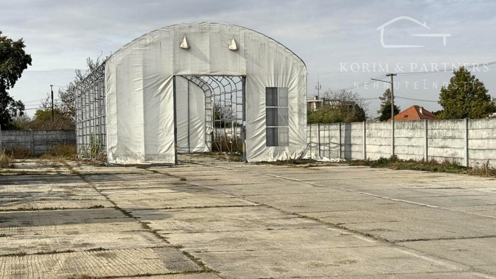 Predajný areál s množstvom skladových priestorov -  Nova Stráž