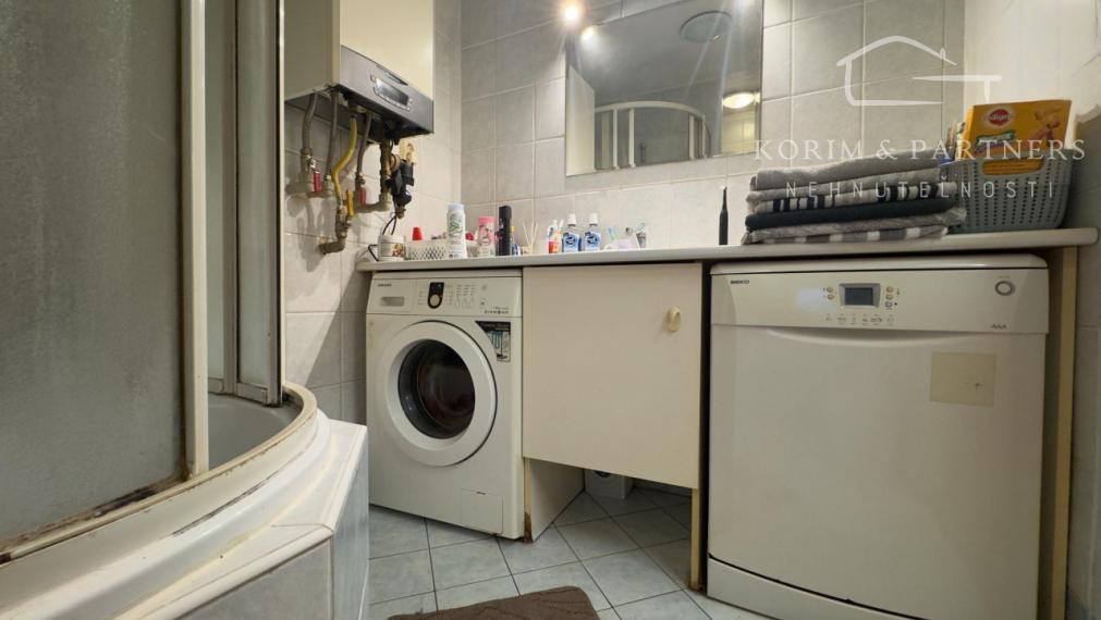 2 izbový  tehlový byt s vlastným kúrením, E. B. Lukáča, Komárno