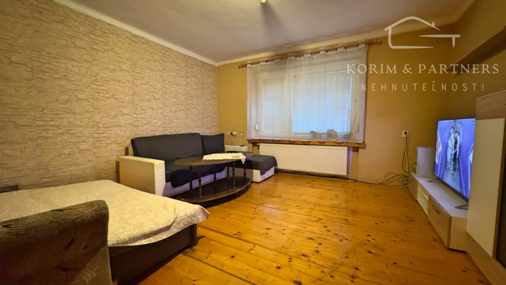 REZERVOVANÝ 2 izbový  tehlový byt s vlastným kúrením, E. B. Lukáča, Komárno