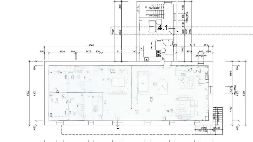 Jedinečná polyfunčná budova na hlavnom cestnom ťahu cez Hurbanovo