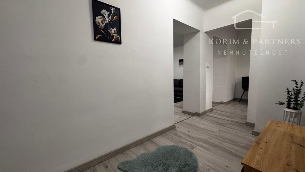 ZARIADENÝ zrekonštruovaný 2 izbový byt na Budovateľskej, Komárno