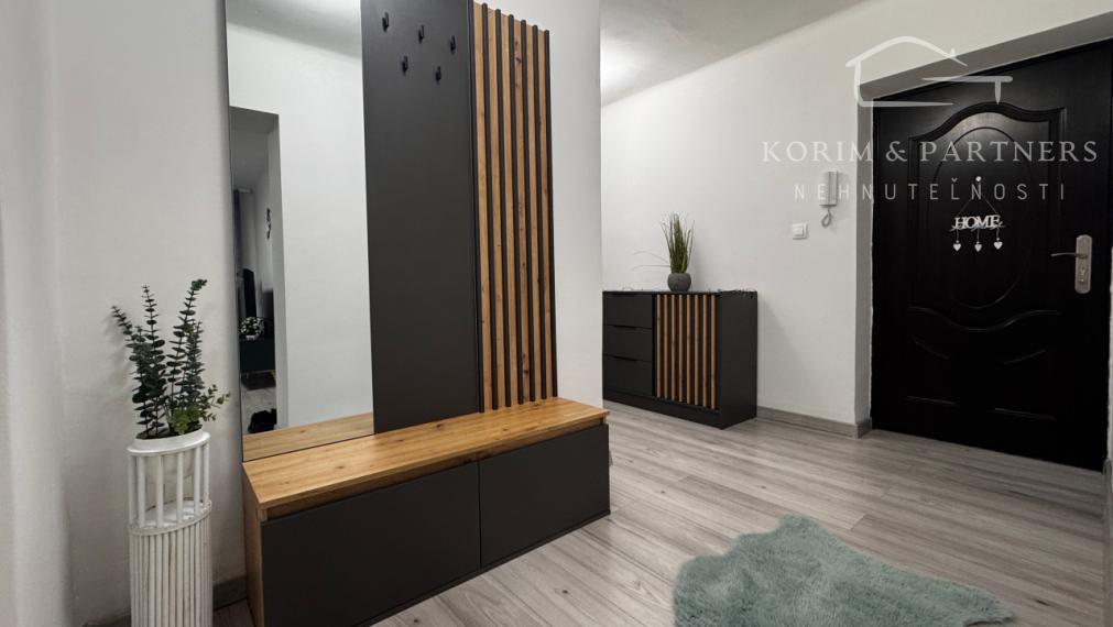 ZARIADENÝ zrekonštruovaný 2 izbový byt na Budovateľskej, Komárno