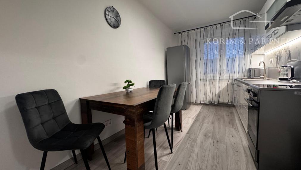 ZARIADENÝ zrekonštruovaný 2 izbový byt na Budovateľskej, Komárno