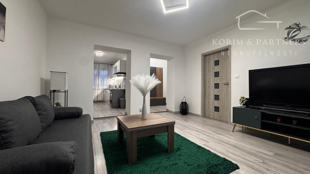 ZARIADENÝ zrekonštruovaný 2 izbový byt na Budovateľskej, Komárno