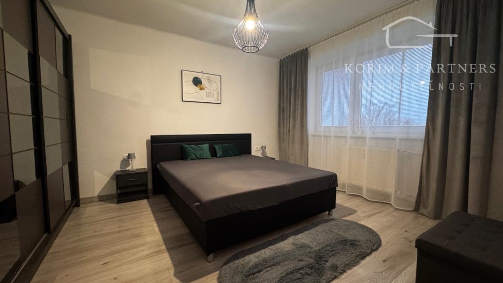 ZARIADENÝ zrekonštruovaný 2 izbový byt na Budovateľskej, Komárno