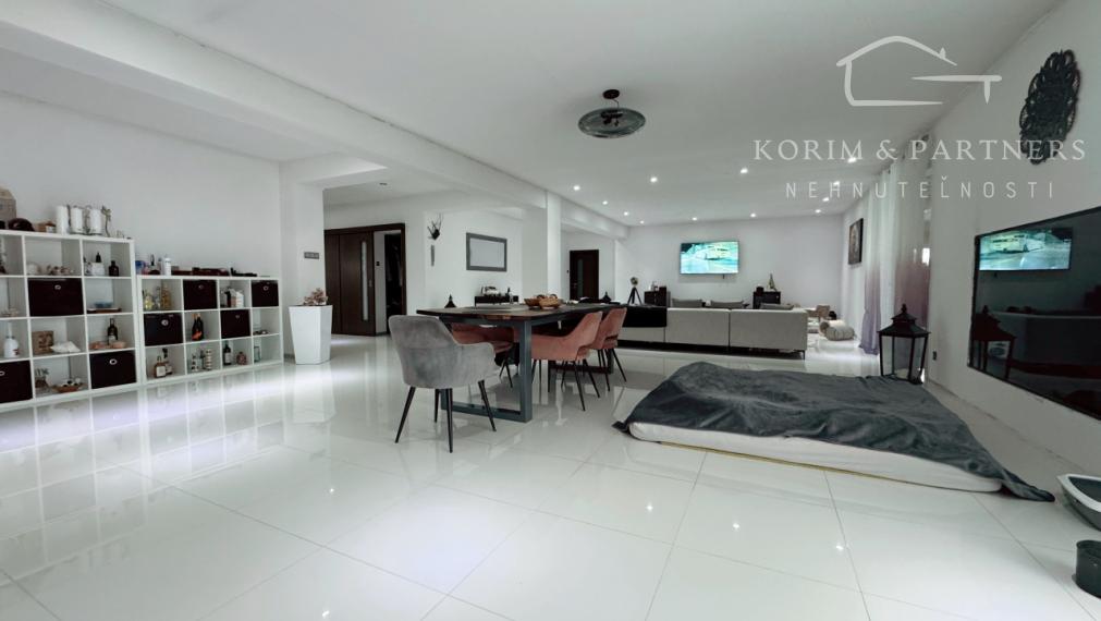 Prestížny rodinný dom na Veľkom Harčáši – symfónia priestoru, súkromia a elegancie