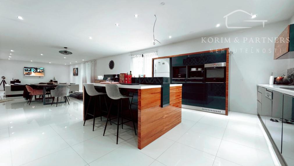 Prestížny rodinný dom na Veľkom Harčáši – symfónia priestoru, súkromia a elegancie