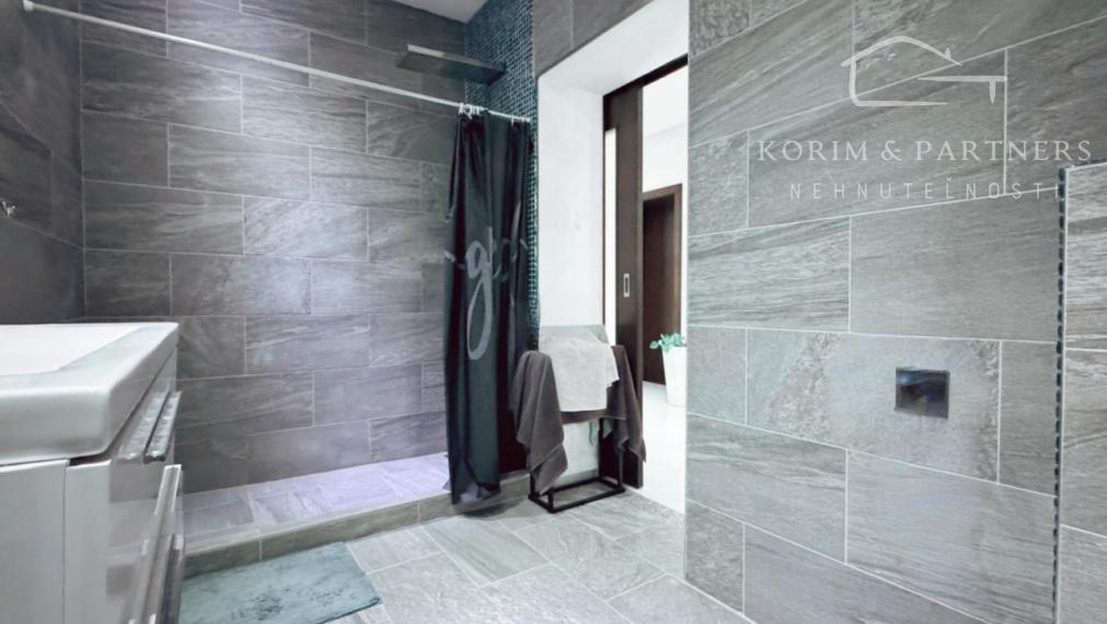 Prestížny rodinný dom na Veľkom Harčáši – symfónia priestoru, súkromia a elegancie