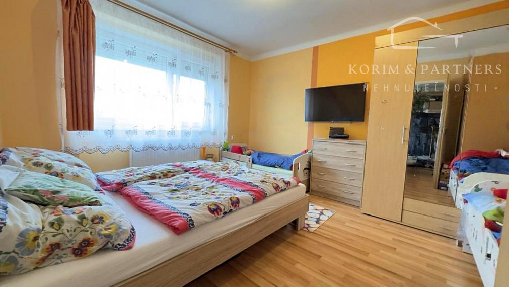 Tehlový 2 izbový čiastočne zrekonštruovaný byt, Komárno