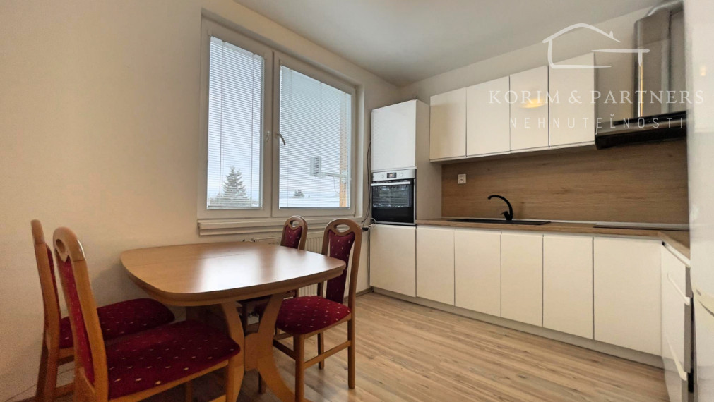 2 izbový byt na prenájom s garážou a vlastným dvorom,  Komárno