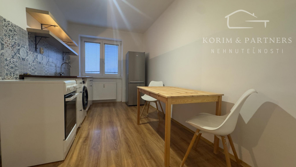 Dvojizbový tehlový byt, svetlejší a pokojnejší než čakáte, Ul. Odborárov