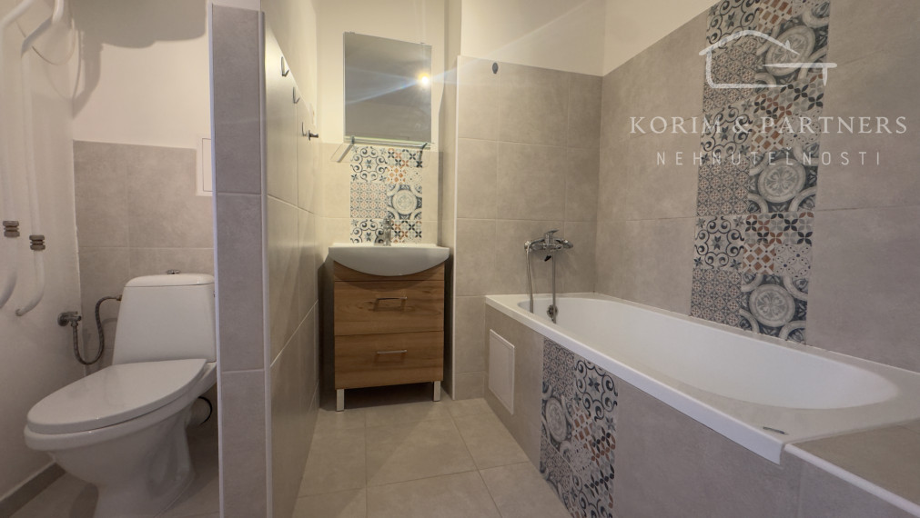 Dvojizbový tehlový byt, svetlejší a pokojnejší než čakáte, Ul. Odborárov