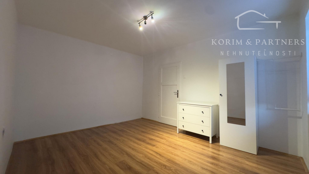 Dvojizbový tehlový byt, svetlejší a pokojnejší než čakáte, Ul. Odborárov