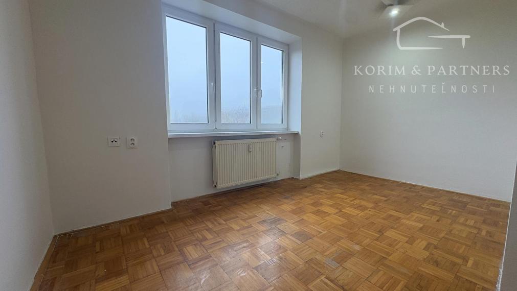 2-izbový tehlový byt v Komárne –  na bývanie či investične