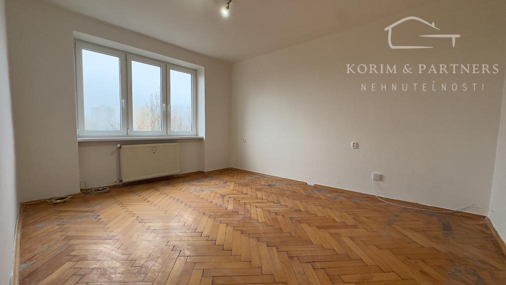 2-izbový tehlový byt v Komárne –  na bývanie či investične