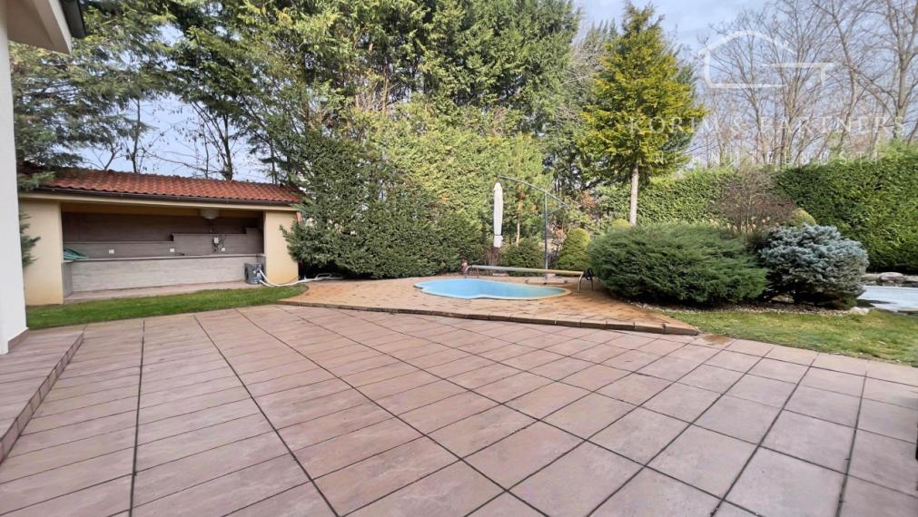 Priestranný rodinný dom s vlastným charakterom, Komárno