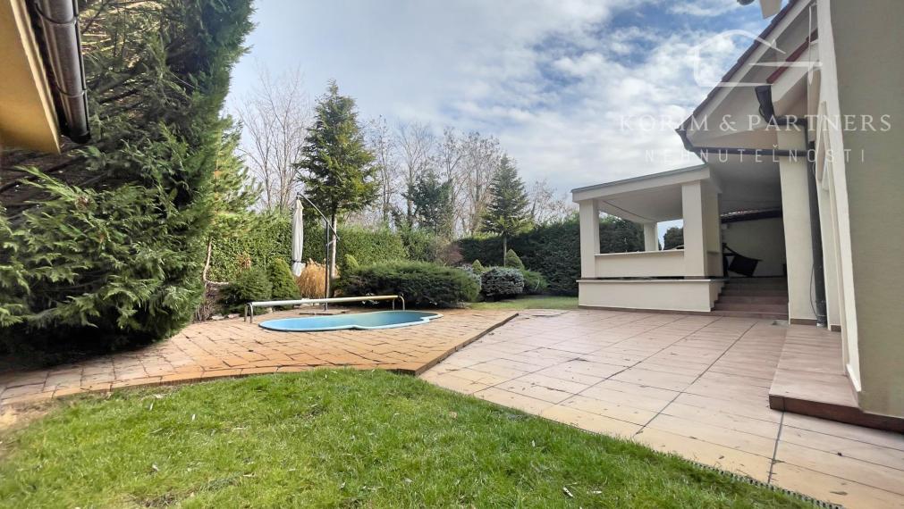 Priestranný rodinný dom s vlastným charakterom, Komárno