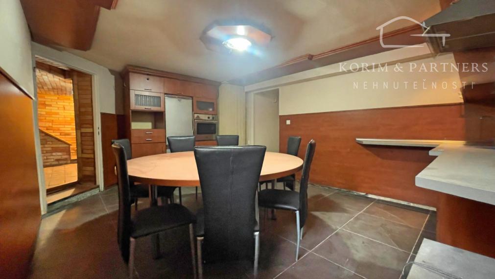 Priestranný rodinný dom s vlastným charakterom, Komárno